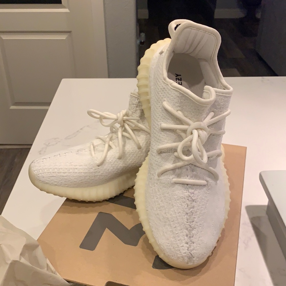 Yeezy Boost 350 V2.  Mens 7.5 / women’s 9